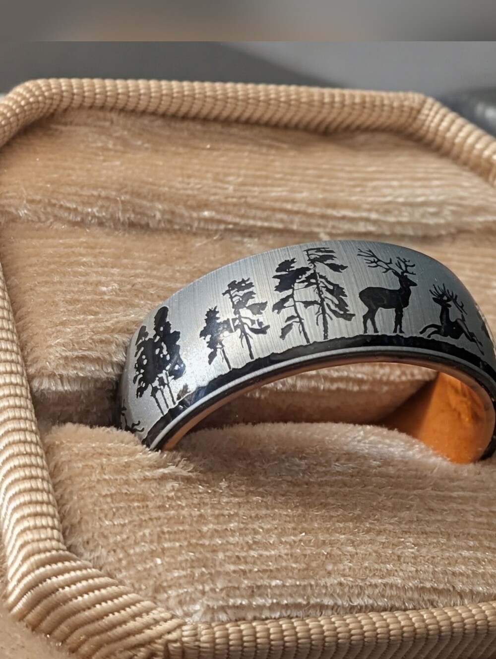 8mm Titanium & Whiskey Barrel Wood Men's Ring Rustic Outdoors Theme Sz 9 - Picture 2 of 6